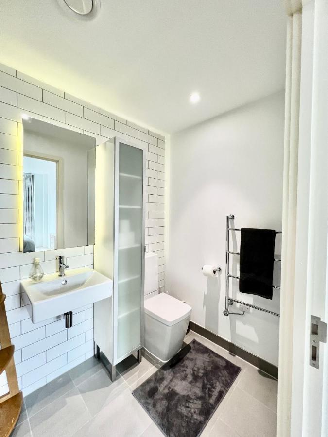 Luxury 2 Bedroom 2 Bathroom Apartment - London City Airport Exterior photo