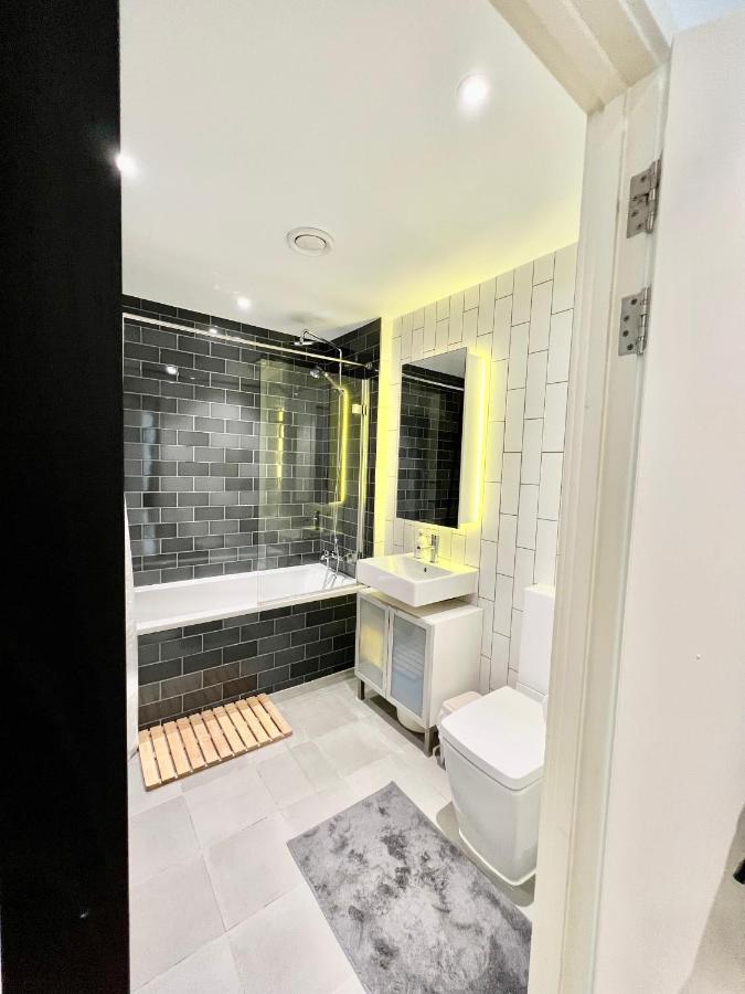Luxury 2 Bedroom 2 Bathroom Apartment - London City Airport Exterior photo