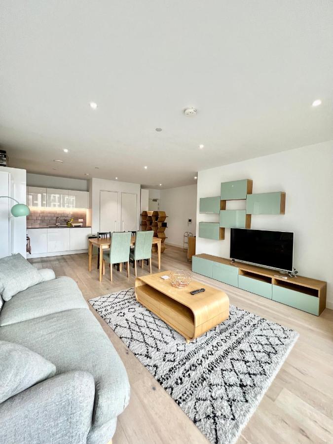 Luxury 2 Bedroom 2 Bathroom Apartment - London City Airport Exterior photo
