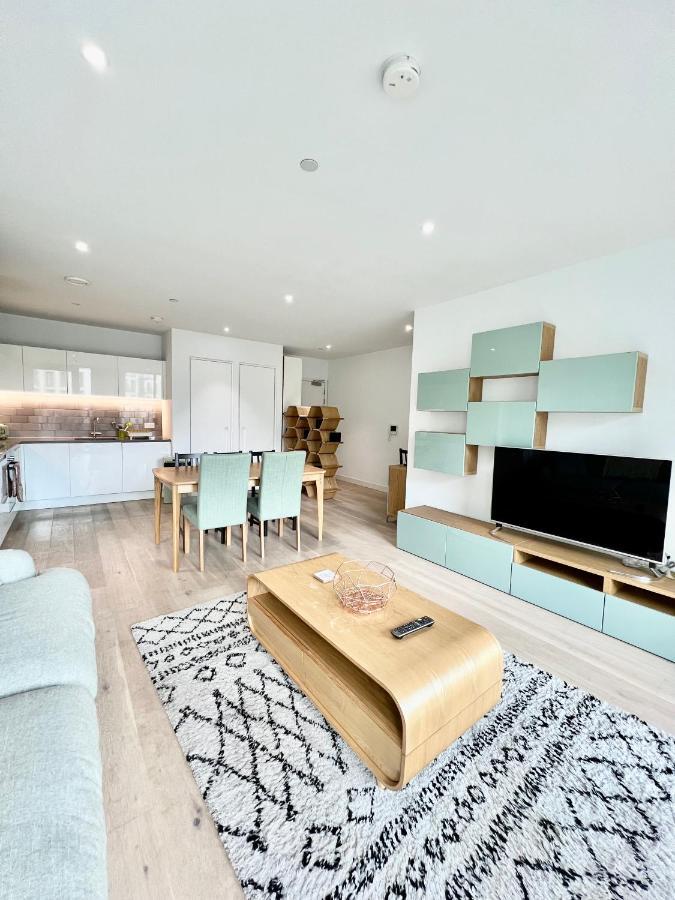 Luxury 2 Bedroom 2 Bathroom Apartment - London City Airport Exterior photo
