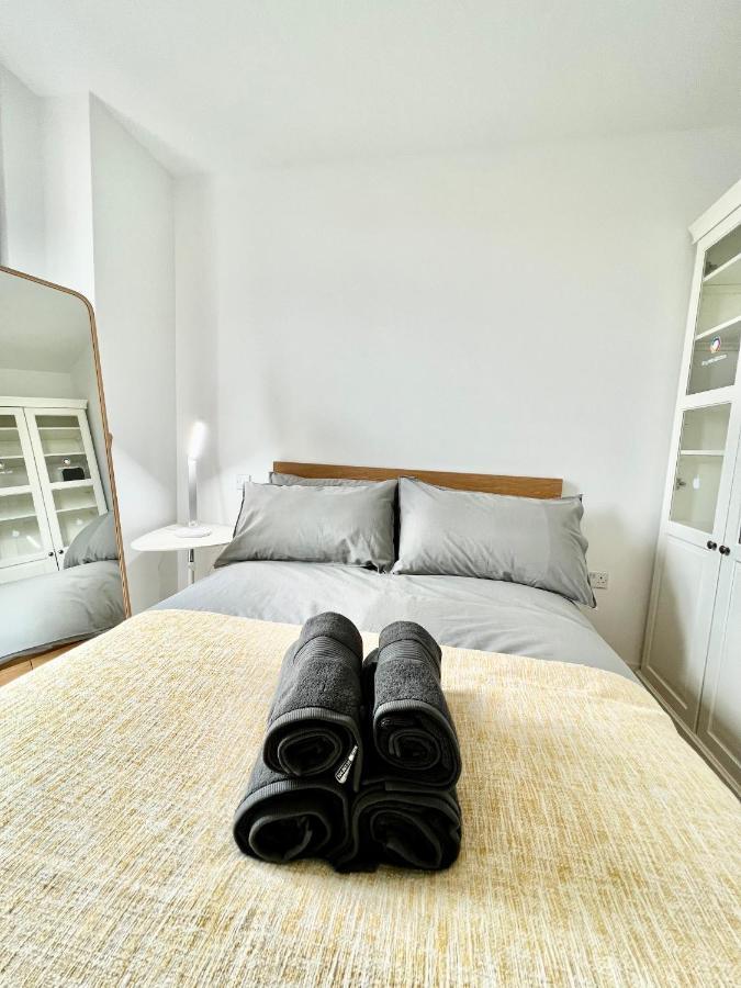 Luxury 2 Bedroom 2 Bathroom Apartment - London City Airport Exterior photo